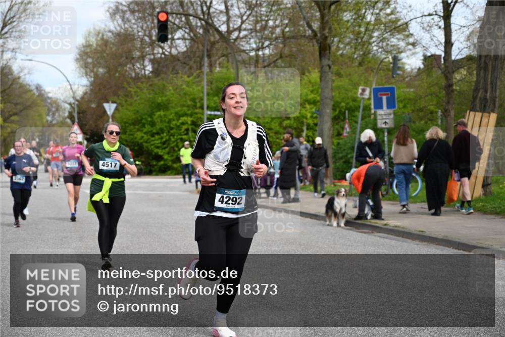 12.04.2026 - 45. Internationalen Wilhelmsburger Insellauf J. Mangold http://msf.ph/oto/9518373 12.04.2026 13:23:40 Ziel 3814, 2716, 3730, 3353, 2766, 5622, 3739, 5209, 5212, 2802, 2803, 3258, 3259, 4073, 4292, 4517, 3872, 5017, 3871, 5632, 4365, 3267, 2562, 5356, 5355 meine-sportfotos.de