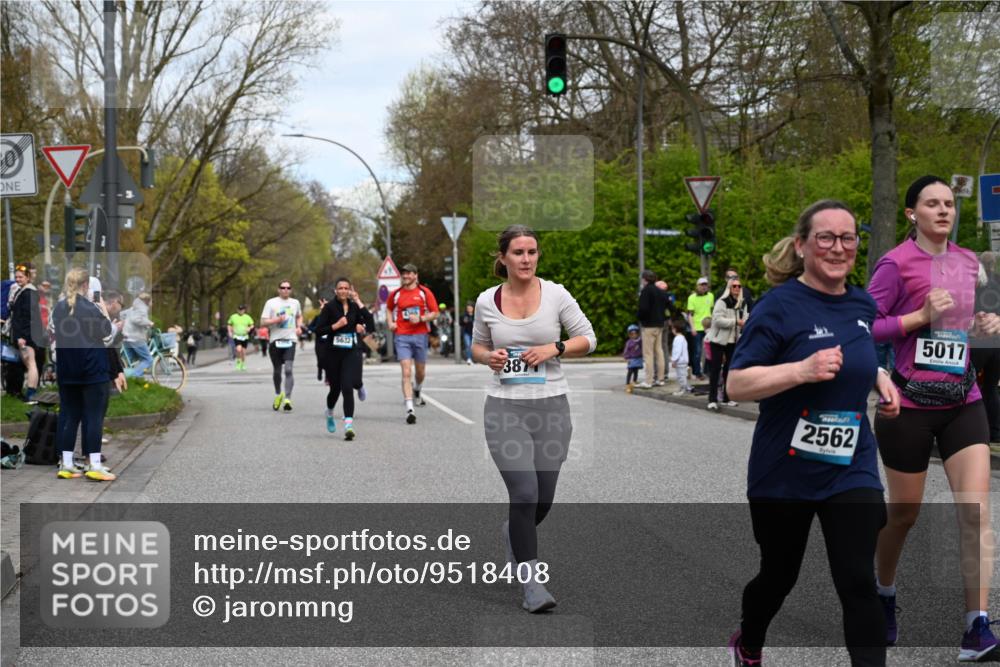12.04.2026 - 45. Internationalen Wilhelmsburger Insellauf J. Mangold http://msf.ph/oto/9518408 12.04.2026 13:23:44 Ziel 2716, 3730, 3353, 2766, 5622, 3739, 5209, 5212, 2802, 2803, 3258, 3259, 4073, 4292, 4292, 4517, 3872, 5017, 3871, 5632, 4365, 3267, 2562, 5356, 5355, 4567 meine-sportfotos.de