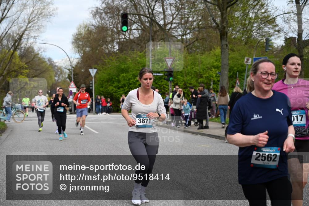 12.04.2026 - 45. Internationalen Wilhelmsburger Insellauf J. Mangold http://msf.ph/oto/9518414 12.04.2026 13:23:45 Ziel 3730, 3353, 2766, 5622, 3739, 5209, 5212, 2802, 2803, 3258, 3259, 4073, 4292, 4517, 4517, 3872, 5017, 3871, 5632, 4365, 3267, 2562, 5356, 5355, 5356, 5355, 4567 meine-sportfotos.de