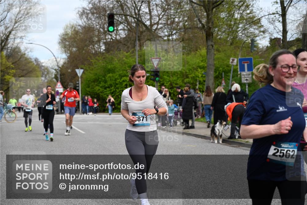 12.04.2026 - 45. Internationalen Wilhelmsburger Insellauf J. Mangold http://msf.ph/oto/9518416 12.04.2026 13:23:45 Ziel 3730, 3353, 2766, 5622, 3739, 5209, 5212, 2802, 2803, 3258, 3259, 4073, 4292, 4517, 4517, 3872, 5017, 3871, 5632, 4365, 3267, 2562, 5356, 5355, 5356, 5355, 4567 meine-sportfotos.de