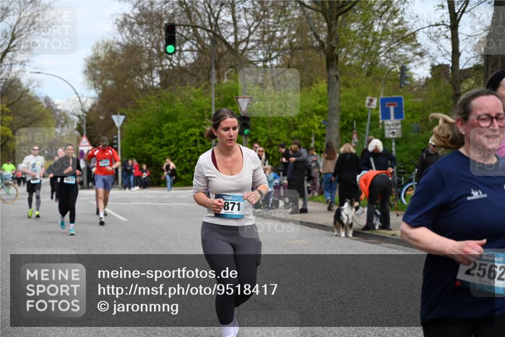 12.04.2026 - 45. Internationalen Wilhelmsburger Insellauf J. Mangold http://msf.ph/oto/9518417 12.04.2026 13:23:45 Ziel 3730, 3353, 2766, 5622, 3739, 5209, 5212, 2802, 2803, 3258, 3259, 4073, 4292, 4517, 4517, 3872, 5017, 3871, 5632, 4365, 3267, 2562, 5356, 5355, 5356, 5355, 4567 meine-sportfotos.de