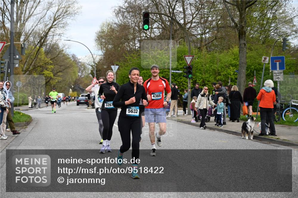 12.04.2026 - 45. Internationalen Wilhelmsburger Insellauf J. Mangold http://msf.ph/oto/9518422 12.04.2026 13:23:49 Ziel 2766, 5622, 3739, 5209, 5212, 2802, 2803, 3258, 3259, 4073, 4292, 4517, 3872, 5017, 3871, 5632, 4365, 3267, 2562, 5356, 5355, 4567, 2145 meine-sportfotos.de