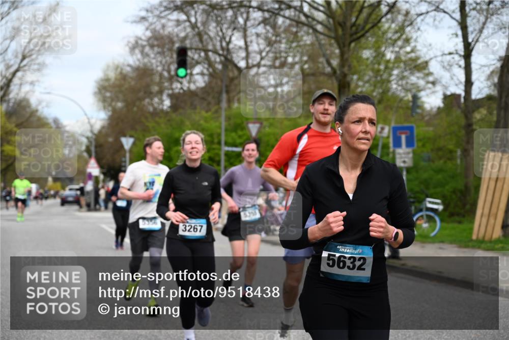 12.04.2026 - 45. Internationalen Wilhelmsburger Insellauf J. Mangold http://msf.ph/oto/9518438 12.04.2026 13:23:51 Ziel 2766, 5622, 3739, 5209, 5212, 2802, 2803, 3258, 3259, 4073, 4292, 4517, 3872, 5017, 3871, 5632, 4365, 3267, 2562, 5356, 5355, 4567, 2145 meine-sportfotos.de