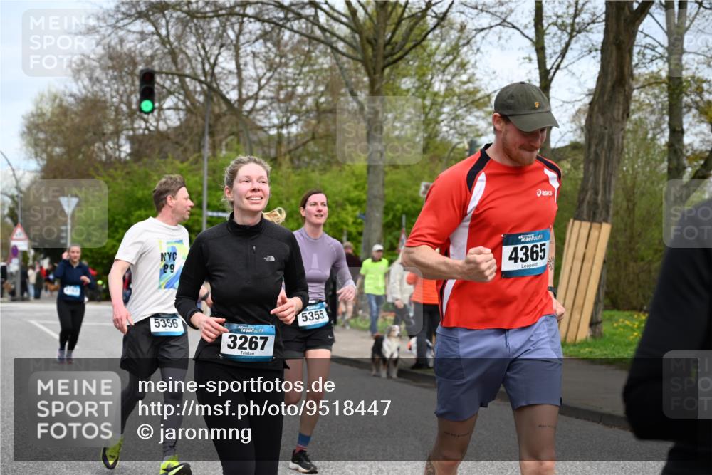 12.04.2026 - 45. Internationalen Wilhelmsburger Insellauf J. Mangold http://msf.ph/oto/9518447 12.04.2026 13:23:51 Ziel 2766, 5622, 3739, 5209, 5212, 2802, 2803, 3258, 3259, 4073, 4292, 4517, 3872, 5017, 3871, 5632, 4365, 3267, 2562, 5356, 5355, 4567, 2145 meine-sportfotos.de