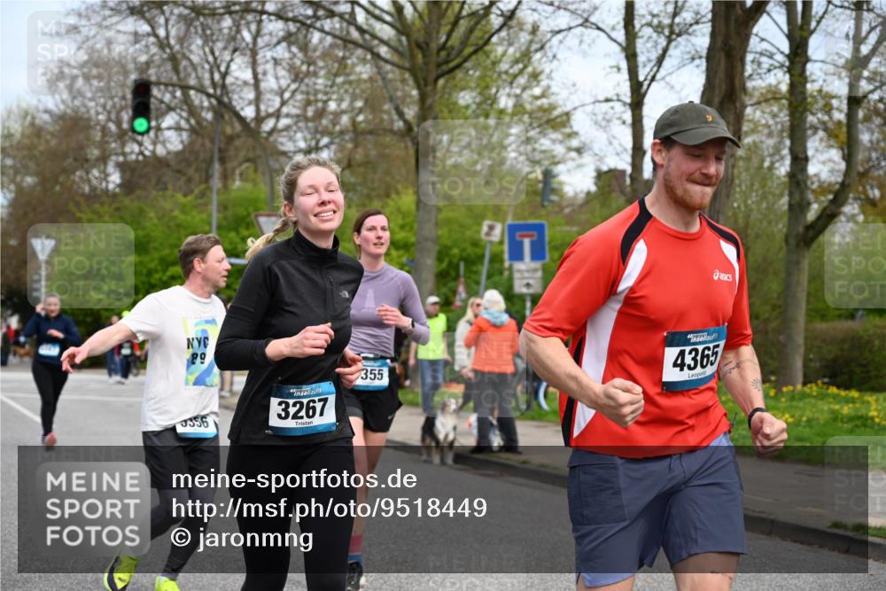 12.04.2026 - 45. Internationalen Wilhelmsburger Insellauf J. Mangold http://msf.ph/oto/9518449 12.04.2026 13:23:52 Ziel 2766, 5622, 3739, 5209, 5212, 2802, 2803, 3258, 3259, 4073, 4292, 4517, 3872, 5017, 3871, 5632, 4365, 3267, 2562, 5356, 5355, 4567, 2145 meine-sportfotos.de