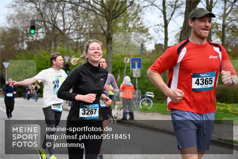 12.04.2026 - 45. Internationalen Wilhelmsburger Insellauf J. Mangold http://msf.ph/oto/9518451 12.04.2026 13:23:52 Ziel 2766, 5622, 3739, 5209, 5212, 2802, 2803, 3258, 3259, 4073, 4292, 4517, 3872, 5017, 3871, 5632, 4365, 3267, 2562, 5356, 5355, 4567, 2145 meine-sportfotos.de