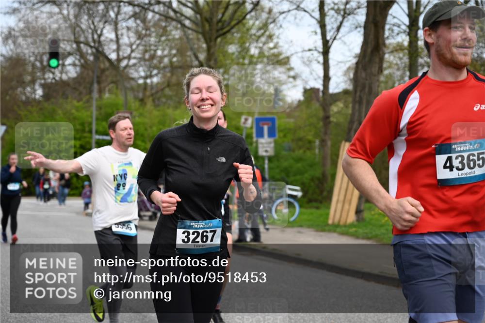 12.04.2026 - 45. Internationalen Wilhelmsburger Insellauf J. Mangold http://msf.ph/oto/9518453 12.04.2026 13:23:52 Ziel 2766, 5622, 3739, 5209, 5212, 2802, 2803, 3258, 3259, 4073, 4292, 4517, 3872, 5017, 3871, 5632, 4365, 3267, 2562, 5356, 5355, 4567, 2145 meine-sportfotos.de