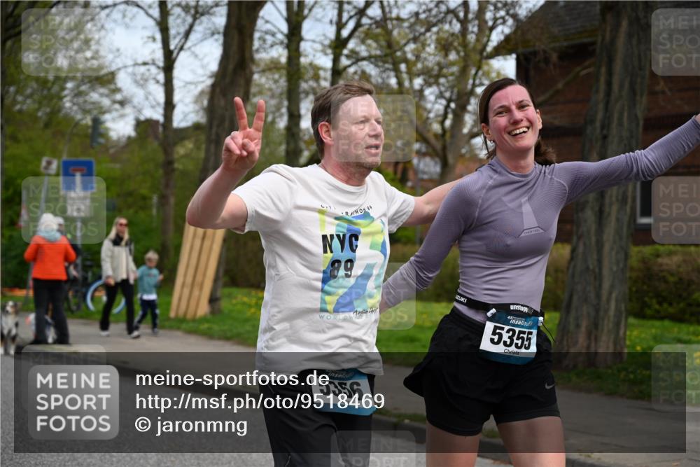 12.04.2026 - 45. Internationalen Wilhelmsburger Insellauf J. Mangold http://msf.ph/oto/9518469 12.04.2026 13:23:53 Ziel 2766, 5622, 3739, 5209, 5212, 2802, 2803, 3258, 3259, 4073, 4292, 4517, 3872, 5017, 3871, 3871, 5632, 4365, 3267, 2562, 5356, 5355, 4567, 2145 meine-sportfotos.de