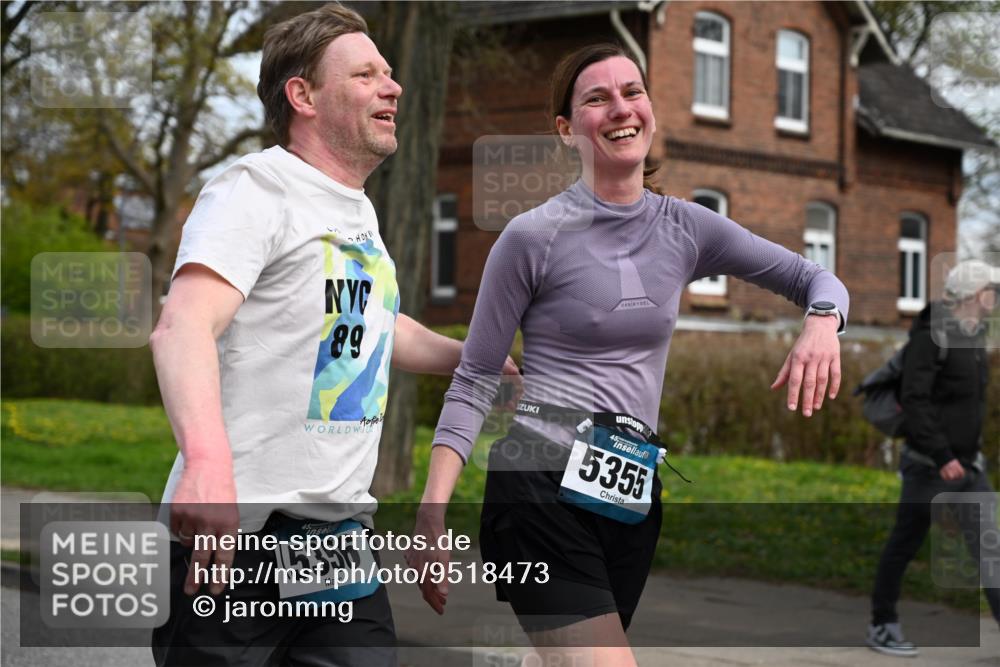 12.04.2026 - 45. Internationalen Wilhelmsburger Insellauf J. Mangold http://msf.ph/oto/9518473 12.04.2026 13:23:54 Ziel 5622, 3739, 5209, 5212, 2802, 2803, 3258, 3259, 4073, 4292, 4517, 3872, 5017, 3871, 5632, 5632, 4365, 3267, 2562, 5356, 5355, 4567, 2145 meine-sportfotos.de