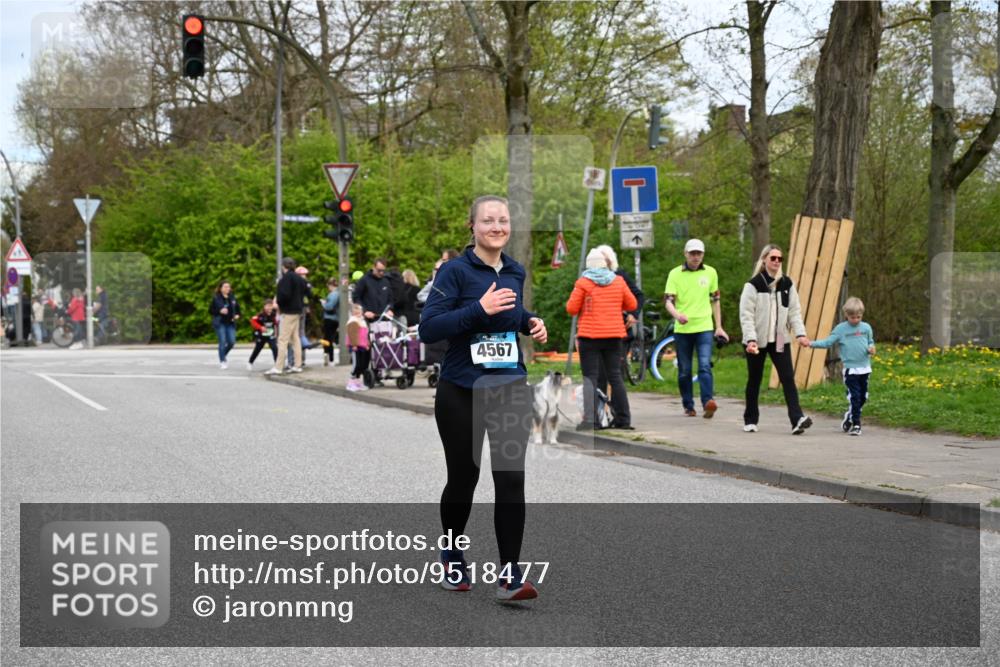 12.04.2026 - 45. Internationalen Wilhelmsburger Insellauf J. Mangold http://msf.ph/oto/9518477 12.04.2026 13:23:56 Ziel 5622, 3739, 5209, 5212, 2802, 2803, 3258, 3259, 4073, 4292, 4517, 3872, 5017, 3871, 5632, 4365, 3267, 2562, 5356, 5355, 4567, 2145, 3936 meine-sportfotos.de