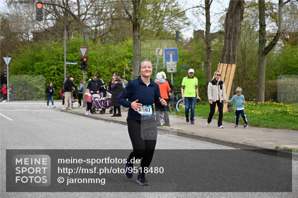 12.04.2026 - 45. Internationalen Wilhelmsburger Insellauf J. Mangold http://msf.ph/oto/9518480 12.04.2026 13:23:56 Ziel 5622, 3739, 5209, 5212, 2802, 2803, 3258, 3259, 4073, 4292, 4517, 3872, 5017, 3871, 5632, 4365, 3267, 2562, 5356, 5355, 4567, 2145, 3936 meine-sportfotos.de