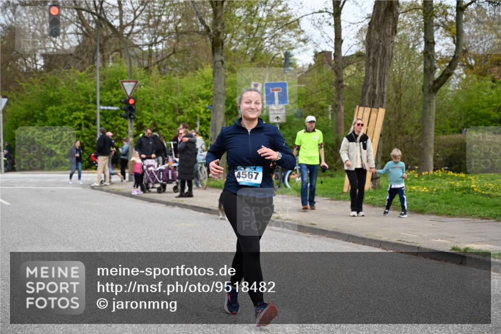 12.04.2026 - 45. Internationalen Wilhelmsburger Insellauf J. Mangold http://msf.ph/oto/9518482 12.04.2026 13:23:56 Ziel 5622, 3739, 5209, 5212, 2802, 2803, 3258, 3259, 4073, 4292, 4517, 3872, 5017, 3871, 5632, 4365, 3267, 2562, 5356, 5355, 4567, 2145, 3936 meine-sportfotos.de