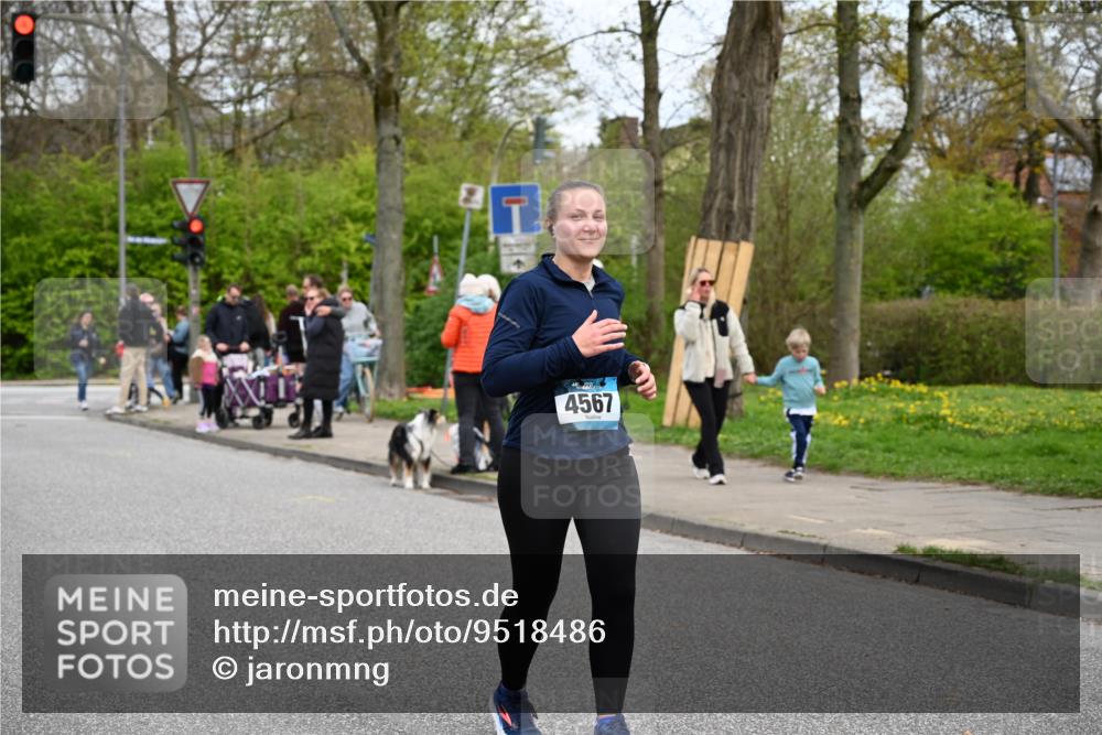 12.04.2026 - 45. Internationalen Wilhelmsburger Insellauf J. Mangold http://msf.ph/oto/9518486 12.04.2026 13:23:56 Ziel 5622, 3739, 5209, 5212, 2802, 2803, 3258, 3259, 4073, 4292, 4517, 3872, 5017, 3871, 5632, 4365, 3267, 2562, 5356, 5355, 4567, 2145, 3936 meine-sportfotos.de