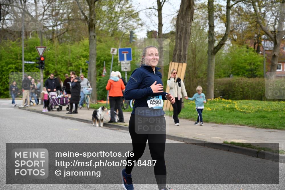12.04.2026 - 45. Internationalen Wilhelmsburger Insellauf J. Mangold http://msf.ph/oto/9518487 12.04.2026 13:23:56 Ziel 5622, 3739, 5209, 5212, 2802, 2803, 3258, 3259, 4073, 4292, 4517, 3872, 5017, 3871, 5632, 4365, 3267, 2562, 5356, 5355, 4567, 2145, 3936 meine-sportfotos.de