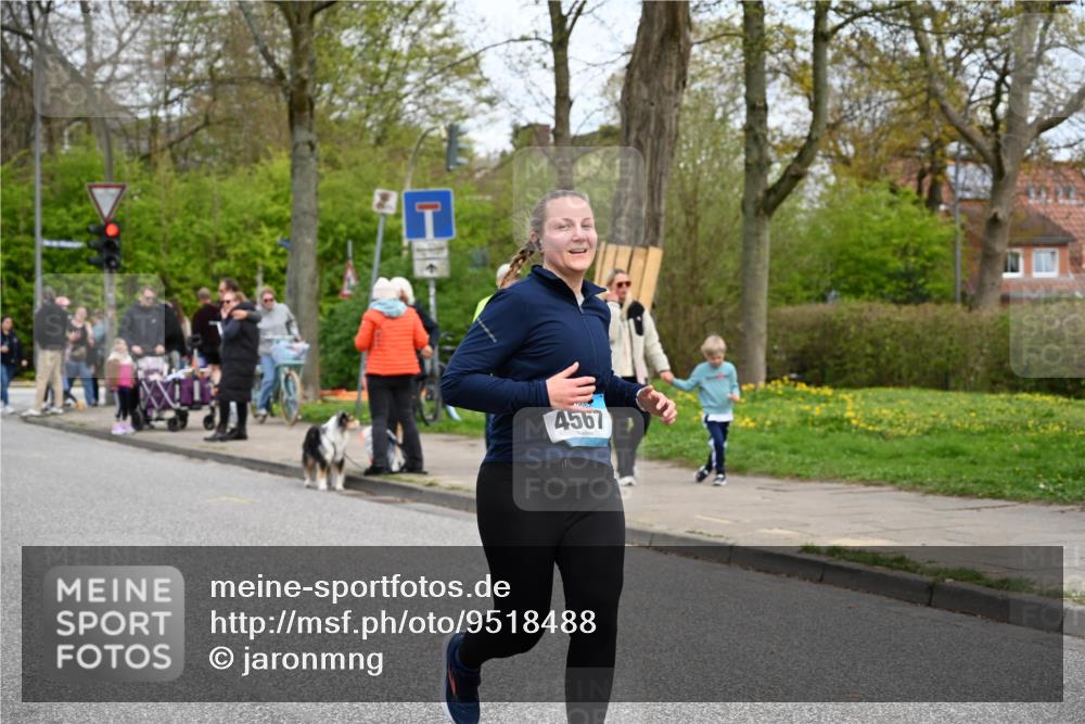 12.04.2026 - 45. Internationalen Wilhelmsburger Insellauf J. Mangold http://msf.ph/oto/9518488 12.04.2026 13:23:57 Ziel 3739, 5209, 5212, 2802, 2803, 3258, 3259, 4073, 4292, 4517, 3872, 5017, 3871, 5632, 4365, 3267, 2562, 5356, 5355, 5356, 5355, 4567, 2145, 3936 meine-sportfotos.de