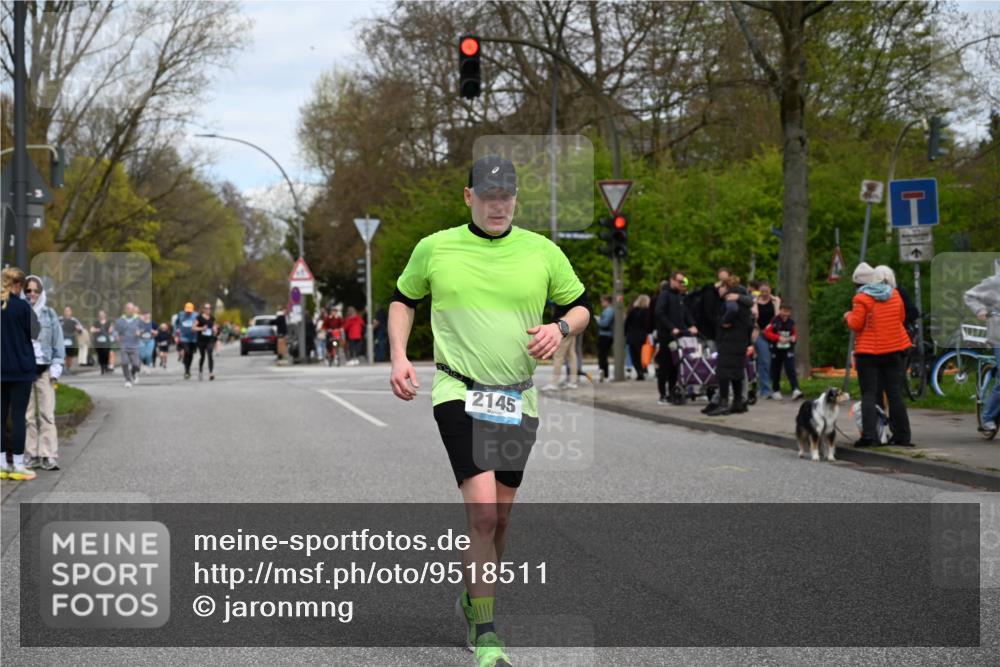 12.04.2026 - 45. Internationalen Wilhelmsburger Insellauf J. Mangold http://msf.ph/oto/9518511 12.04.2026 13:24:03 Ziel 2802, 2803, 3258, 3259, 4073, 4292, 4517, 3872, 5017, 3871, 5632, 4365, 3267, 2562, 5356, 5355, 4567, 2145, 3936, 4908, 4016, 2111, 2112, 2290, 4812 meine-sportfotos.de
