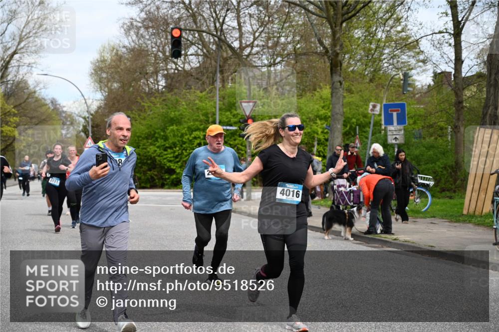 12.04.2026 - 45. Internationalen Wilhelmsburger Insellauf J. Mangold http://msf.ph/oto/9518526 12.04.2026 13:24:15 Ziel 5017, 3871, 5632, 4365, 3267, 2562, 5356, 5355, 4567, 2145, 3936, 4908, 4016, 2111, 2112, 2290, 4812, 4812, 2990, 2991, 2012 meine-sportfotos.de