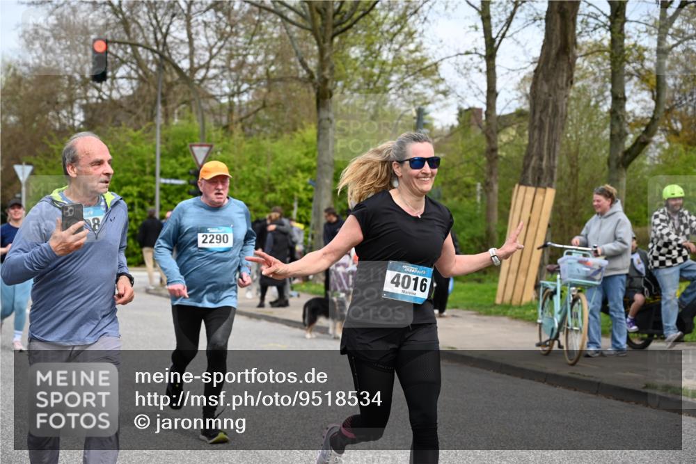 12.04.2026 - 45. Internationalen Wilhelmsburger Insellauf J. Mangold http://msf.ph/oto/9518534 12.04.2026 13:24:16 Ziel 3871, 5632, 4365, 3267, 2562, 5356, 5355, 4567, 2145, 3936, 4908, 4016, 2111, 2112, 2290, 4812, 2990, 2991, 2990, 2991, 2012, 5021 meine-sportfotos.de