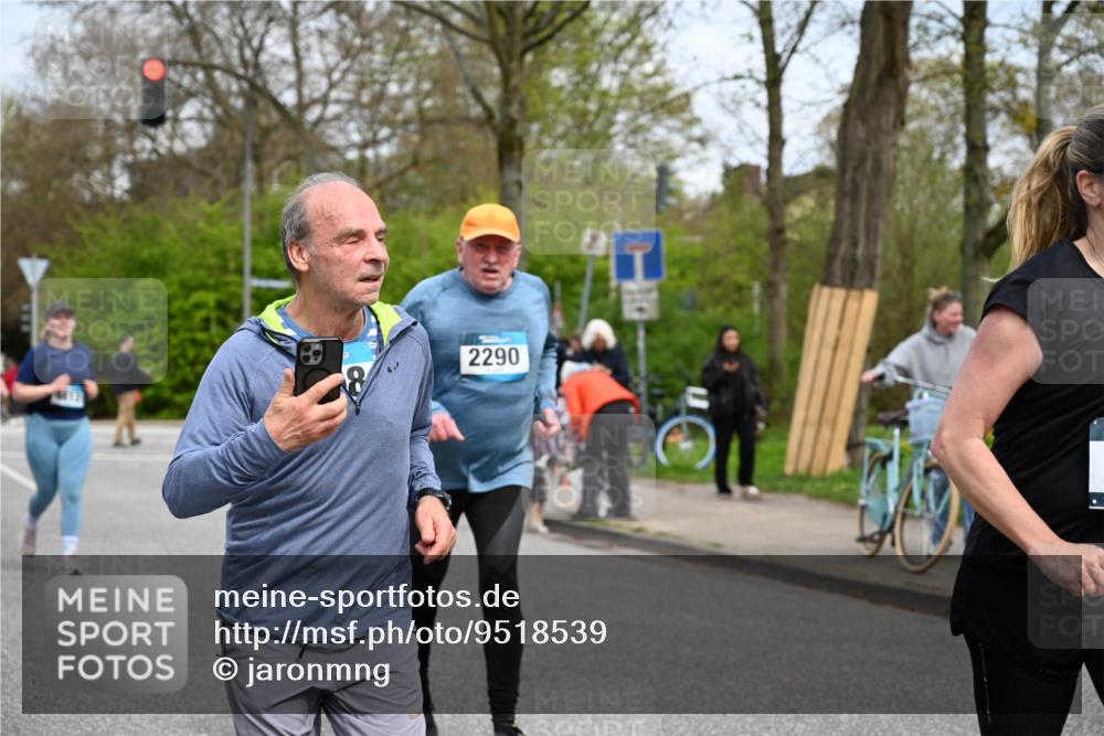12.04.2026 - 45. Internationalen Wilhelmsburger Insellauf J. Mangold http://msf.ph/oto/9518539 12.04.2026 13:24:17 Ziel 3871, 5632, 4365, 3267, 2562, 5356, 5355, 4567, 2145, 3936, 4908, 4016, 2111, 2112, 2290, 4812, 2990, 2991, 2012, 5021 meine-sportfotos.de