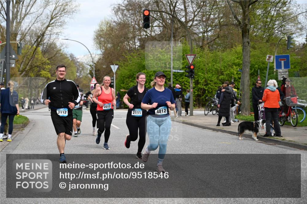12.04.2026 - 45. Internationalen Wilhelmsburger Insellauf J. Mangold http://msf.ph/oto/9518546 12.04.2026 13:24:18 Ziel 3871, 5632, 4365, 3267, 2562, 5356, 5355, 4567, 2145, 3936, 4908, 4016, 2111, 2112, 2290, 4812, 2990, 2991, 2012, 5021, 4751 meine-sportfotos.de