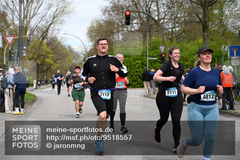12.04.2026 - 45. Internationalen Wilhelmsburger Insellauf J. Mangold http://msf.ph/oto/9518557 12.04.2026 13:24:20 Ziel 4365, 3267, 2562, 5356, 5355, 4567, 2145, 3936, 3936, 4908, 4016, 2111, 2112, 2290, 4812, 2990, 2991, 2012, 5021, 4751, 2558, 2557 meine-sportfotos.de