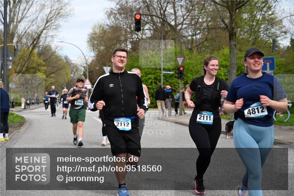 12.04.2026 - 45. Internationalen Wilhelmsburger Insellauf J. Mangold http://msf.ph/oto/9518560 12.04.2026 13:24:20 Ziel 4365, 3267, 2562, 5356, 5355, 4567, 2145, 3936, 3936, 4908, 4016, 2111, 2112, 2290, 4812, 2990, 2991, 2012, 5021, 4751, 2558, 2557 meine-sportfotos.de