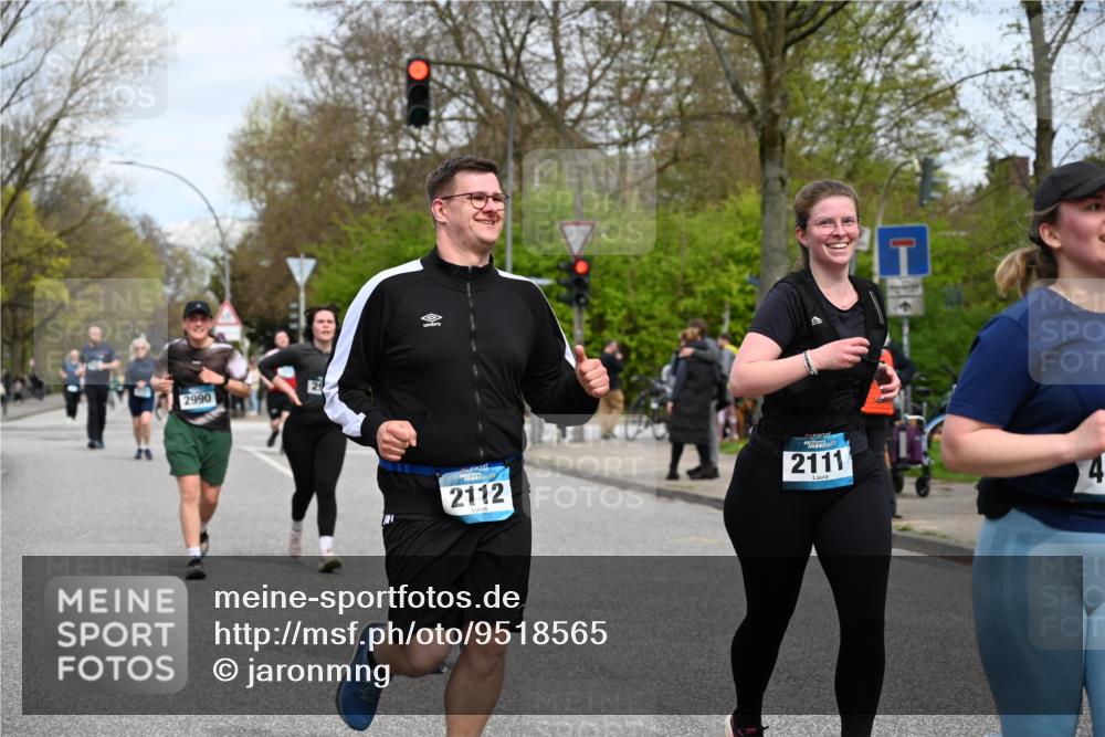 12.04.2026 - 45. Internationalen Wilhelmsburger Insellauf J. Mangold http://msf.ph/oto/9518565 12.04.2026 13:24:20 Ziel 4365, 3267, 2562, 5356, 5355, 4567, 2145, 3936, 3936, 4908, 4016, 2111, 2112, 2290, 4812, 2990, 2991, 2012, 5021, 4751, 2558, 2557 meine-sportfotos.de