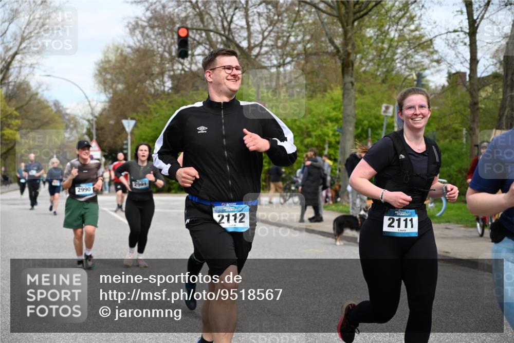12.04.2026 - 45. Internationalen Wilhelmsburger Insellauf J. Mangold http://msf.ph/oto/9518567 12.04.2026 13:24:20 Ziel 4365, 3267, 2562, 5356, 5355, 4567, 2145, 3936, 3936, 4908, 4016, 2111, 2112, 2290, 4812, 2990, 2991, 2012, 5021, 4751, 2558, 2557 meine-sportfotos.de