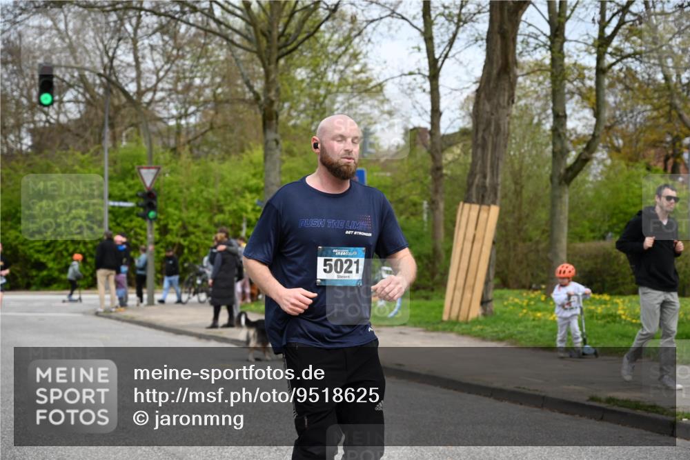 12.04.2026 - 45. Internationalen Wilhelmsburger Insellauf J. Mangold http://msf.ph/oto/9518625 12.04.2026 13:24:31 Ziel 4567, 2145, 3936, 4908, 4016, 2111, 2112, 2290, 4812, 2990, 2991, 2012, 2012, 5021, 4751, 2558, 2557 meine-sportfotos.de