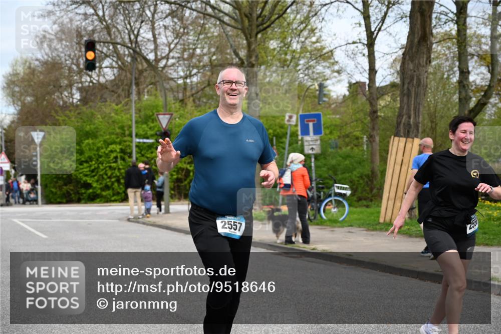 12.04.2026 - 45. Internationalen Wilhelmsburger Insellauf J. Mangold http://msf.ph/oto/9518646 12.04.2026 13:24:39 Ziel 3936, 4908, 4016, 2111, 2112, 2290, 4812, 2990, 2991, 2012, 5021, 4751, 2558, 2557 meine-sportfotos.de