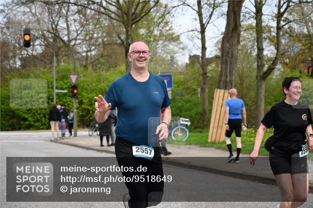 12.04.2026 - 45. Internationalen Wilhelmsburger Insellauf J. Mangold http://msf.ph/oto/9518649 12.04.2026 13:24:39 Ziel 3936, 4908, 4016, 2111, 2112, 2290, 4812, 2990, 2991, 2012, 5021, 4751, 2558, 2557 meine-sportfotos.de