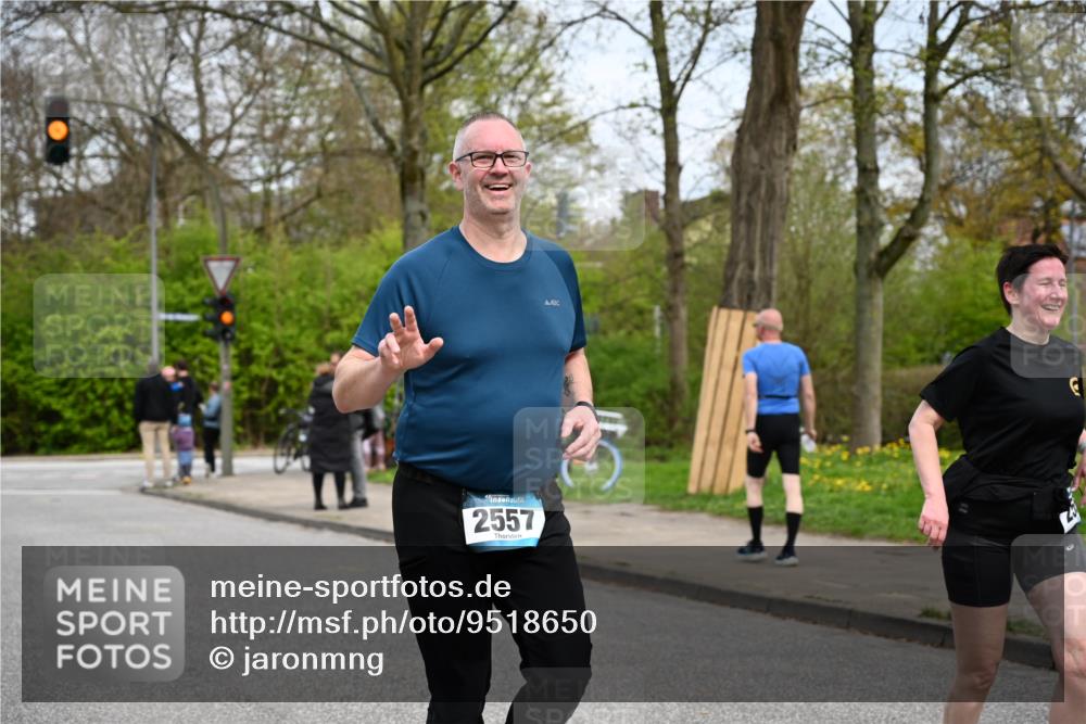 12.04.2026 - 45. Internationalen Wilhelmsburger Insellauf J. Mangold http://msf.ph/oto/9518650 12.04.2026 13:24:39 Ziel 3936, 4908, 4016, 2111, 2112, 2290, 4812, 2990, 2991, 2012, 5021, 4751, 2558, 2557 meine-sportfotos.de