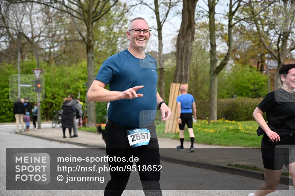 12.04.2026 - 45. Internationalen Wilhelmsburger Insellauf J. Mangold http://msf.ph/oto/9518652 12.04.2026 13:24:39 Ziel 3936, 4908, 4016, 2111, 2112, 2290, 4812, 2990, 2991, 2012, 5021, 4751, 2558, 2557 meine-sportfotos.de