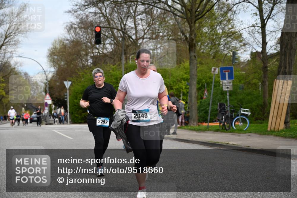 12.04.2026 - 45. Internationalen Wilhelmsburger Insellauf J. Mangold http://msf.ph/oto/9518660 12.04.2026 13:25:00 Ziel 5021, 4751, 2558, 2557, 2848, 2258, 2257, 2718, 5152 meine-sportfotos.de
