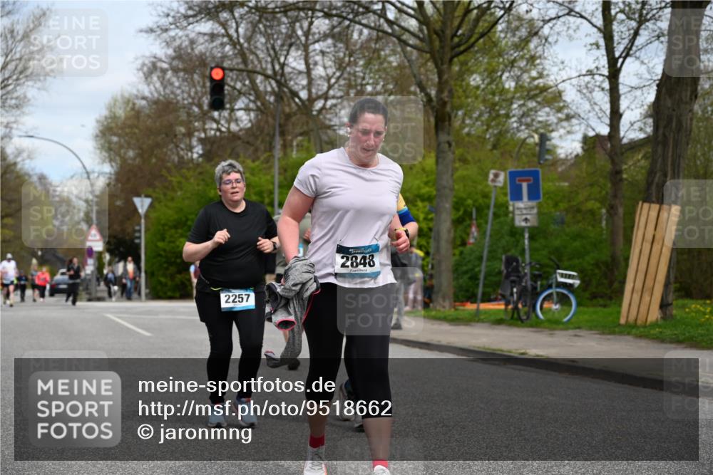 12.04.2026 - 45. Internationalen Wilhelmsburger Insellauf J. Mangold http://msf.ph/oto/9518662 12.04.2026 13:25:00 Ziel 5021, 4751, 2558, 2557, 2848, 2258, 2257, 2718, 5152 meine-sportfotos.de
