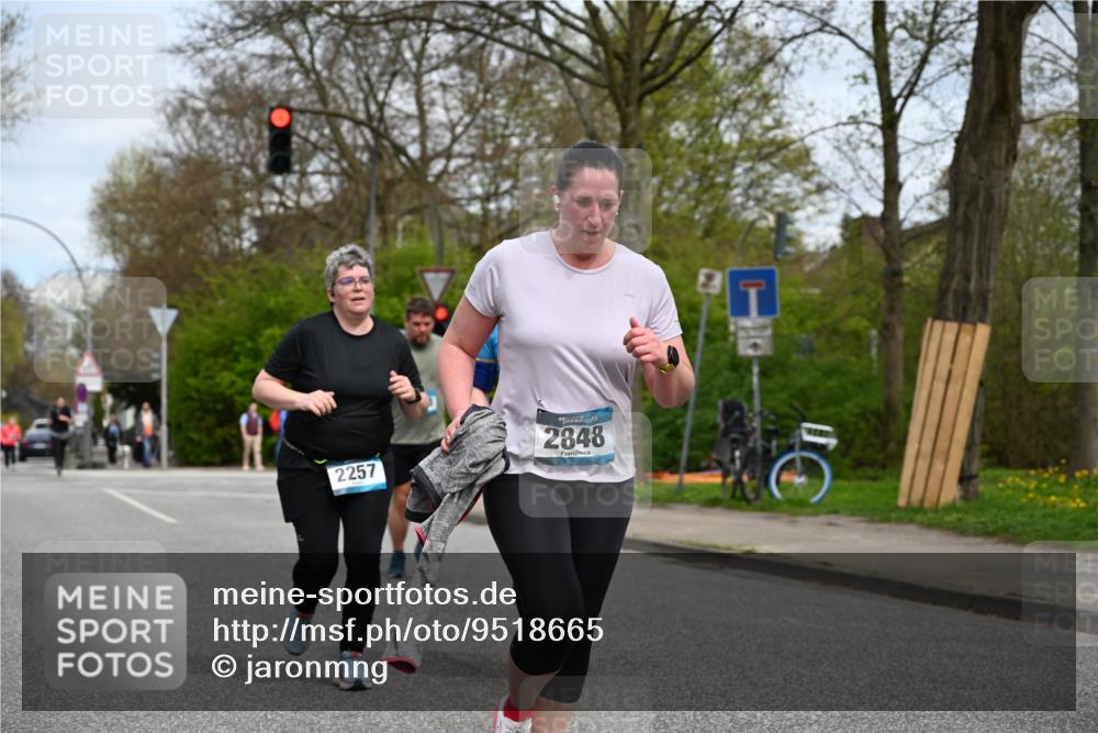 12.04.2026 - 45. Internationalen Wilhelmsburger Insellauf J. Mangold http://msf.ph/oto/9518665 12.04.2026 13:25:01 Ziel 5021, 4751, 2558, 2557, 2848, 2258, 2257, 2718, 5152, 5757 meine-sportfotos.de