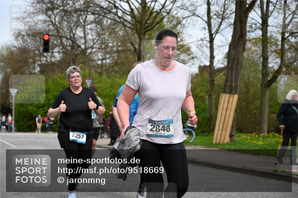 12.04.2026 - 45. Internationalen Wilhelmsburger Insellauf J. Mangold http://msf.ph/oto/9518669 12.04.2026 13:25:01 Ziel 5021, 4751, 2558, 2557, 2848, 2258, 2257, 2718, 5152, 5757 meine-sportfotos.de