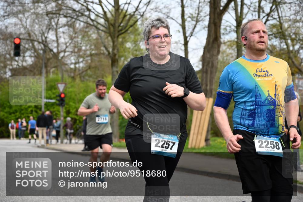 12.04.2026 - 45. Internationalen Wilhelmsburger Insellauf J. Mangold http://msf.ph/oto/9518680 12.04.2026 13:25:02 Ziel 5021, 4751, 2558, 2557, 2848, 2258, 2257, 2718, 2718, 5152, 5757 meine-sportfotos.de