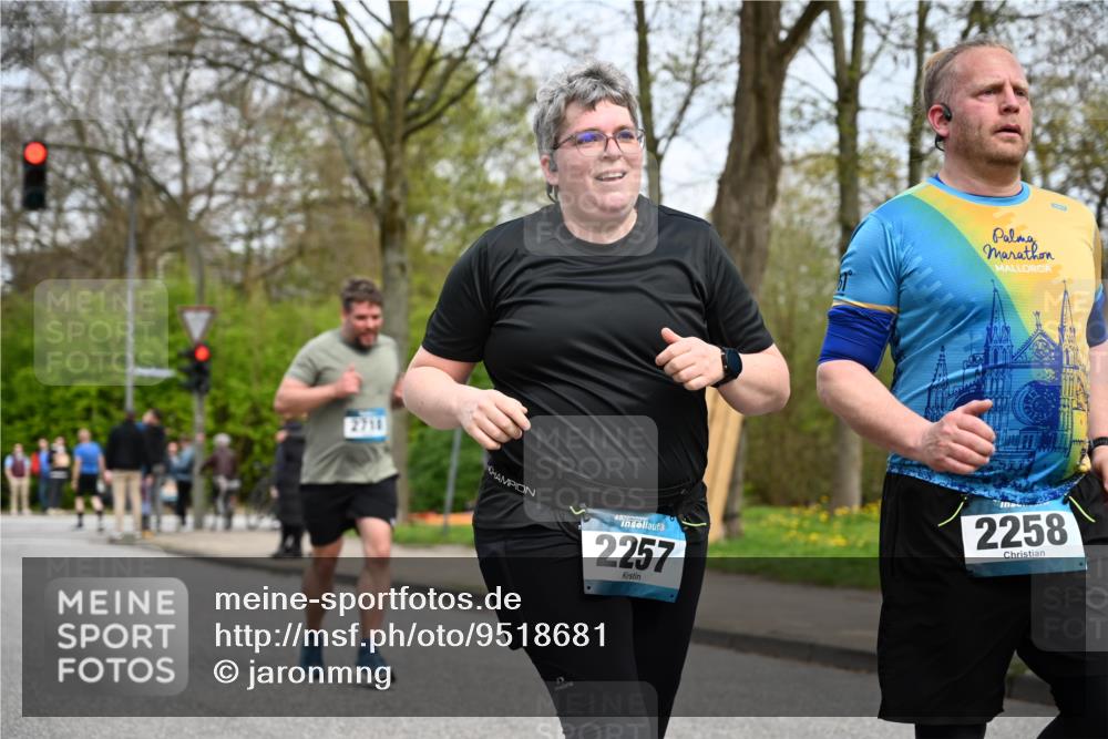 12.04.2026 - 45. Internationalen Wilhelmsburger Insellauf J. Mangold http://msf.ph/oto/9518681 12.04.2026 13:25:02 Ziel 5021, 4751, 2558, 2557, 2848, 2258, 2257, 2718, 2718, 5152, 5757 meine-sportfotos.de