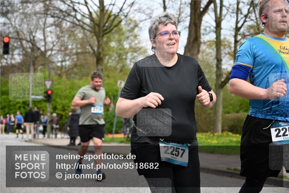 12.04.2026 - 45. Internationalen Wilhelmsburger Insellauf J. Mangold http://msf.ph/oto/9518682 12.04.2026 13:25:02 Ziel 5021, 4751, 2558, 2557, 2848, 2258, 2257, 2718, 2718, 5152, 5757 meine-sportfotos.de
