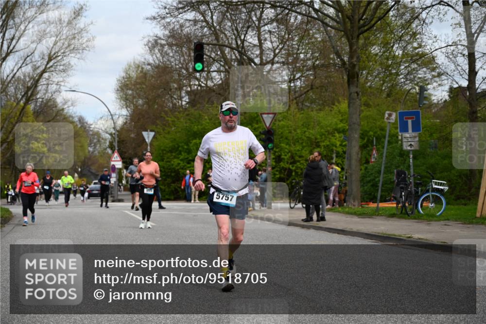 12.04.2026 - 45. Internationalen Wilhelmsburger Insellauf J. Mangold http://msf.ph/oto/9518705 12.04.2026 13:25:15 Ziel 2848, 2258, 2257, 2718, 5152, 5757, 3649, 4604, 4790, 2717, 4431 meine-sportfotos.de