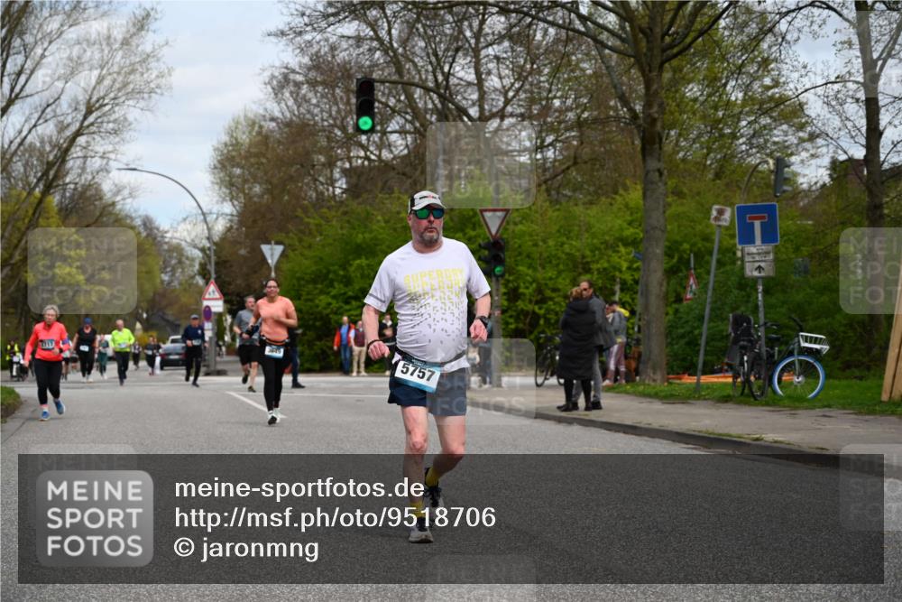 12.04.2026 - 45. Internationalen Wilhelmsburger Insellauf J. Mangold http://msf.ph/oto/9518706 12.04.2026 13:25:15 Ziel 2848, 2258, 2257, 2718, 5152, 5757, 3649, 4604, 4790, 2717, 4431 meine-sportfotos.de