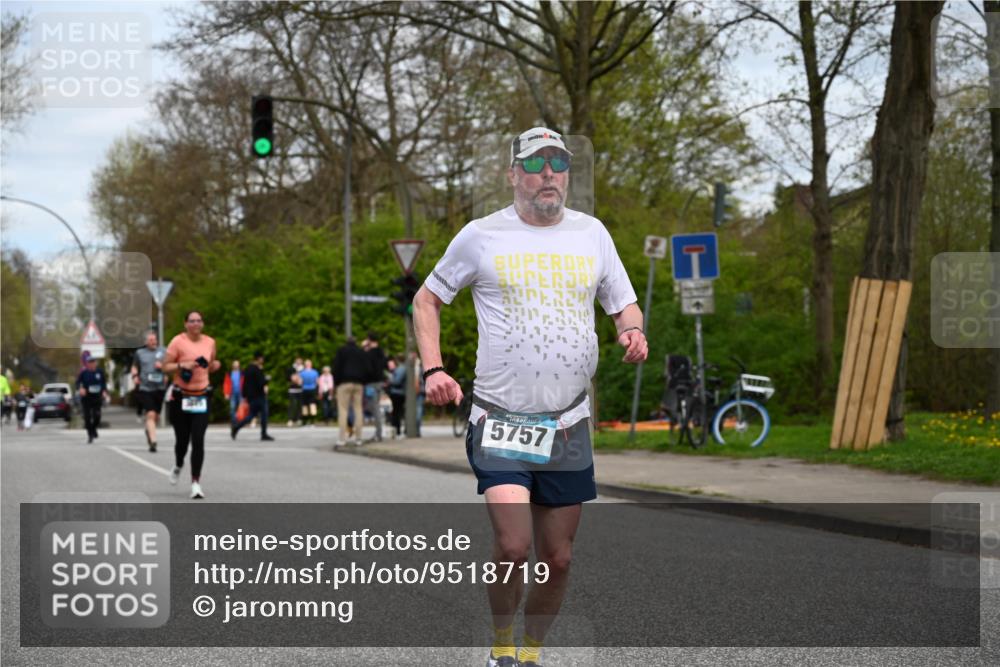 12.04.2026 - 45. Internationalen Wilhelmsburger Insellauf J. Mangold http://msf.ph/oto/9518719 12.04.2026 13:25:16 Ziel 2848, 2258, 2257, 2718, 5152, 5757, 3649, 3649, 4604, 4790, 2717, 4431 meine-sportfotos.de