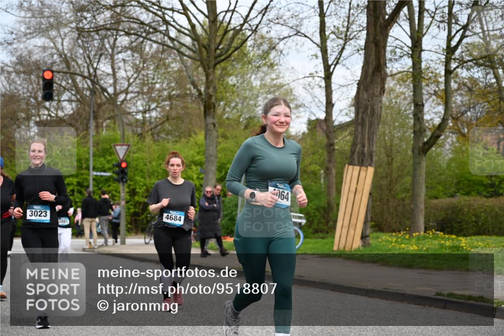12.04.2026 - 45. Internationalen Wilhelmsburger Insellauf J. Mangold http://msf.ph/oto/9518807 12.04.2026 13:25:38 Ziel 2718, 5152, 5757, 3649, 4604, 4790, 2717, 4431, 4431, 3023, 3024, 2881, 4064, 4684, 4064, 4684, 2298, 4839, 4840, 4774 meine-sportfotos.de