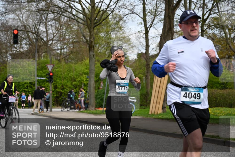 12.04.2026 - 45. Internationalen Wilhelmsburger Insellauf J. Mangold http://msf.ph/oto/9518876 12.04.2026 13:25:55 Ziel 4604, 4790, 2717, 4431, 3023, 3024, 2881, 4064, 4684, 2298, 2298, 4839, 4840, 4774, 4881, 4049, 4411, 5206, 2360, 5245, 2933, 2359 meine-sportfotos.de