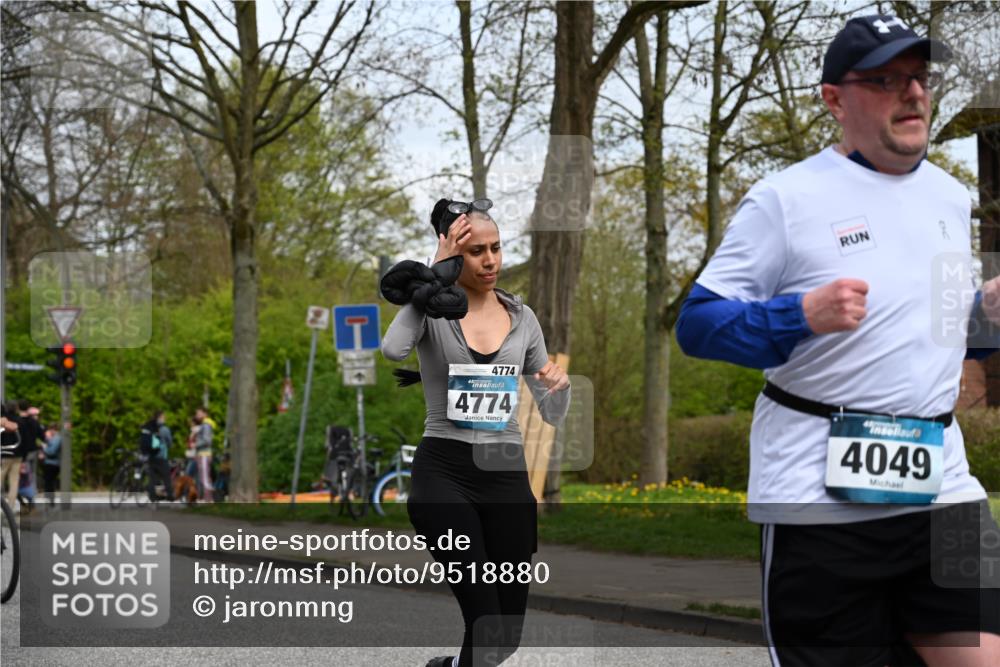 12.04.2026 - 45. Internationalen Wilhelmsburger Insellauf J. Mangold http://msf.ph/oto/9518880 12.04.2026 13:25:55 Ziel 4604, 4790, 2717, 4431, 3023, 3024, 2881, 4064, 4684, 2298, 2298, 4839, 4840, 4774, 4881, 4049, 4411, 5206, 2360, 5245, 2933, 2359 meine-sportfotos.de