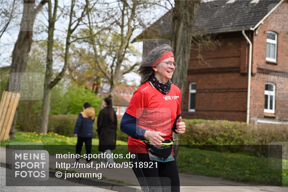 12.04.2026 - 45. Internationalen Wilhelmsburger Insellauf J. Mangold http://msf.ph/oto/9518921 12.04.2026 13:26:09 Ziel 2881, 4064, 4684, 2298, 4839, 4840, 4774, 4881, 4049, 4411, 5206, 2360, 5245, 2933, 2359, 4124, 2980, 3640 meine-sportfotos.de
