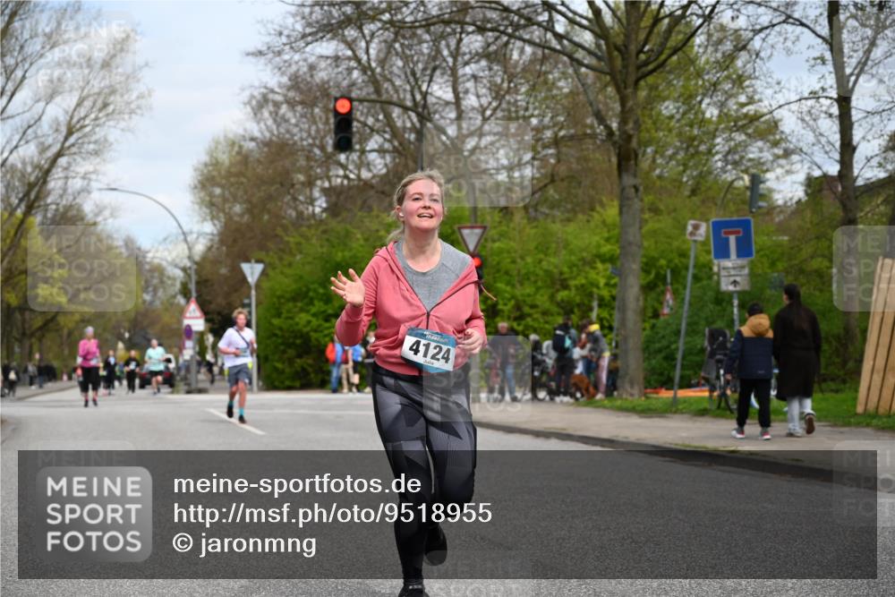 12.04.2026 - 45. Internationalen Wilhelmsburger Insellauf J. Mangold http://msf.ph/oto/9518955 12.04.2026 13:26:16 Ziel 2298, 4839, 4840, 4774, 4881, 4049, 4411, 5206, 2360, 5245, 2933, 2359, 4124, 2980, 3640 meine-sportfotos.de