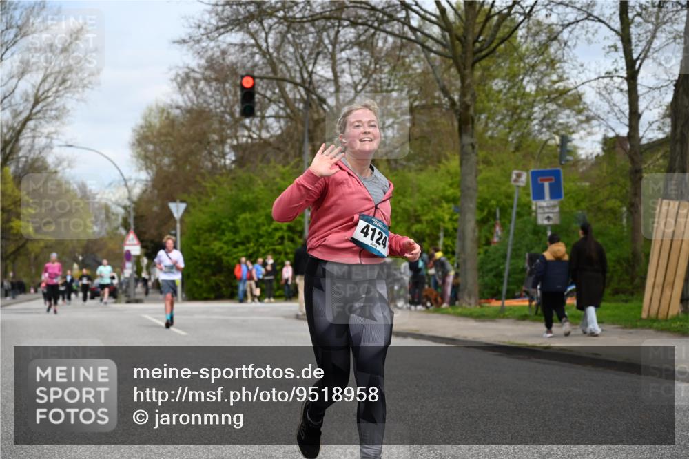 12.04.2026 - 45. Internationalen Wilhelmsburger Insellauf J. Mangold http://msf.ph/oto/9518958 12.04.2026 13:26:16 Ziel 2298, 4839, 4840, 4774, 4881, 4049, 4411, 5206, 2360, 5245, 2933, 2359, 4124, 2980, 3640 meine-sportfotos.de