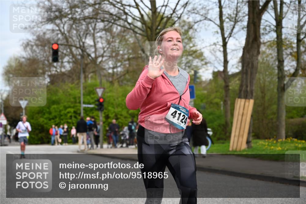 12.04.2026 - 45. Internationalen Wilhelmsburger Insellauf J. Mangold http://msf.ph/oto/9518965 12.04.2026 13:26:16 Ziel 2298, 4839, 4840, 4774, 4881, 4049, 4411, 5206, 2360, 5245, 2933, 2359, 4124, 2980, 3640 meine-sportfotos.de